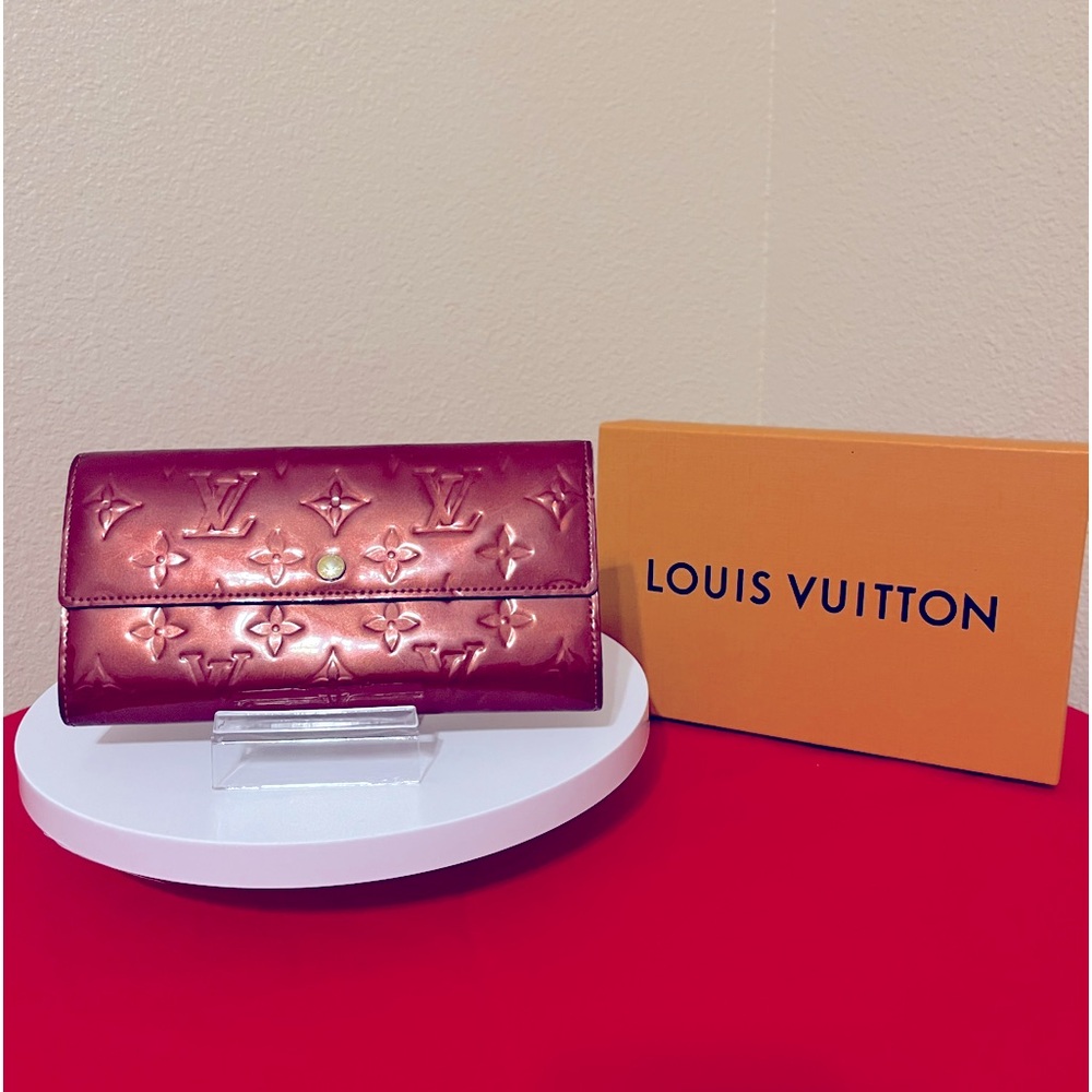 Authentic Louis Vuitton Monogram Sarah Vernis Wallet